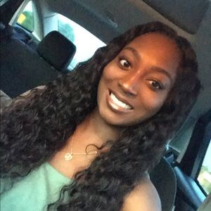 Meet your Posher, Alexis